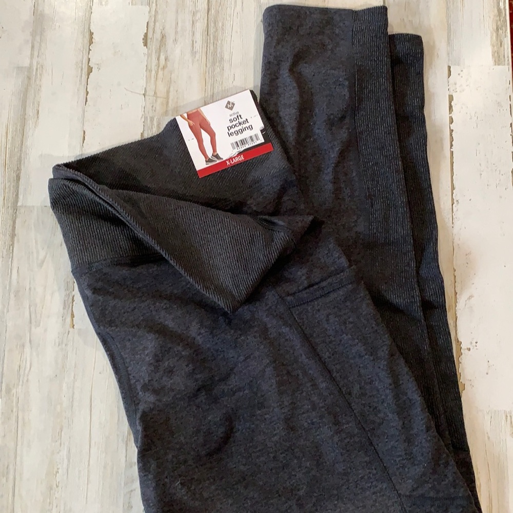 NWT Grey Active Soft Pocket Legging 🤍💚